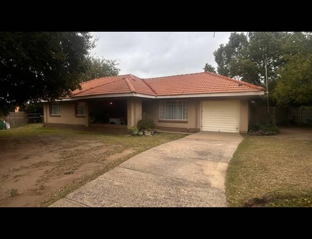 3 BEDROOM HOUSE FOR SALE IN KOSMOSPARK